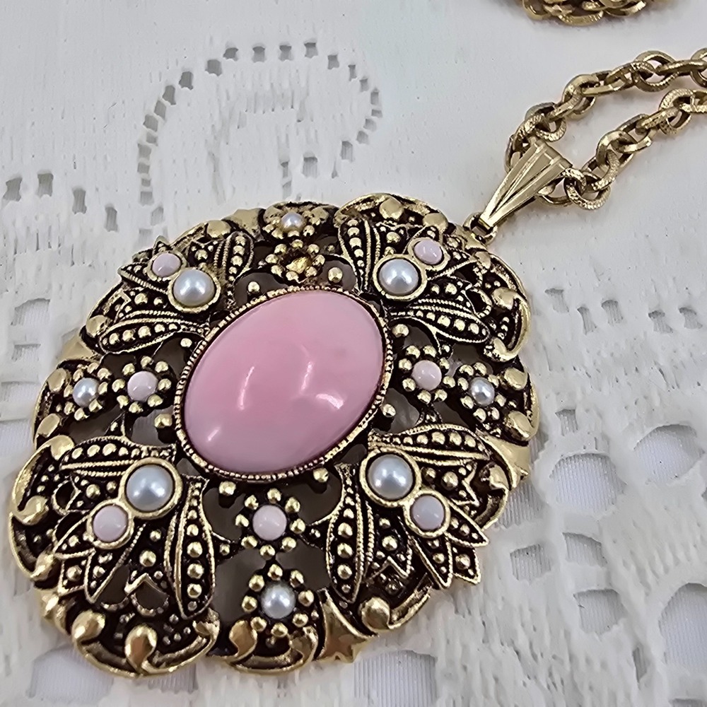 Vintage Avon Necklace Queen Annes Lace Victorian Revival Faux Pearl Gold Tone